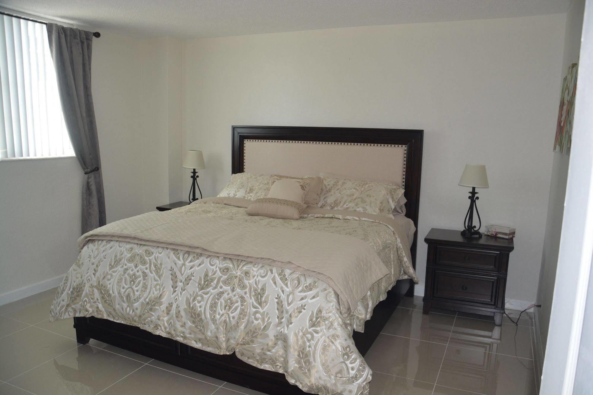 Apartments At Sian Residences Холандейл Бийч Екстериор снимка